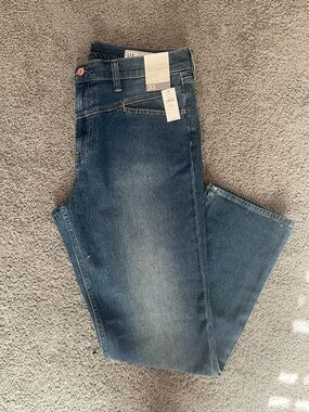 Gap NWT 90s Straight High Rise Women’s Jeans size 33 / 16 R in Medium Wash Blue